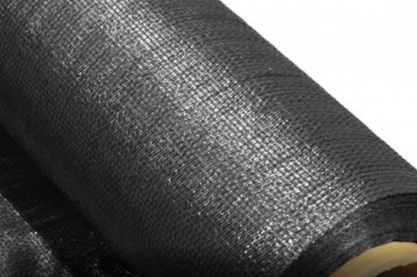 Geotekstil warna Hitam 4 m x 200 m